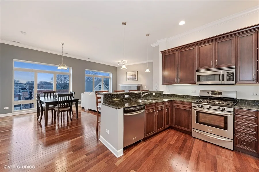 06_5067NorthLincolnAve_302_92_KitchenDiningRoom_LowRes.jpg