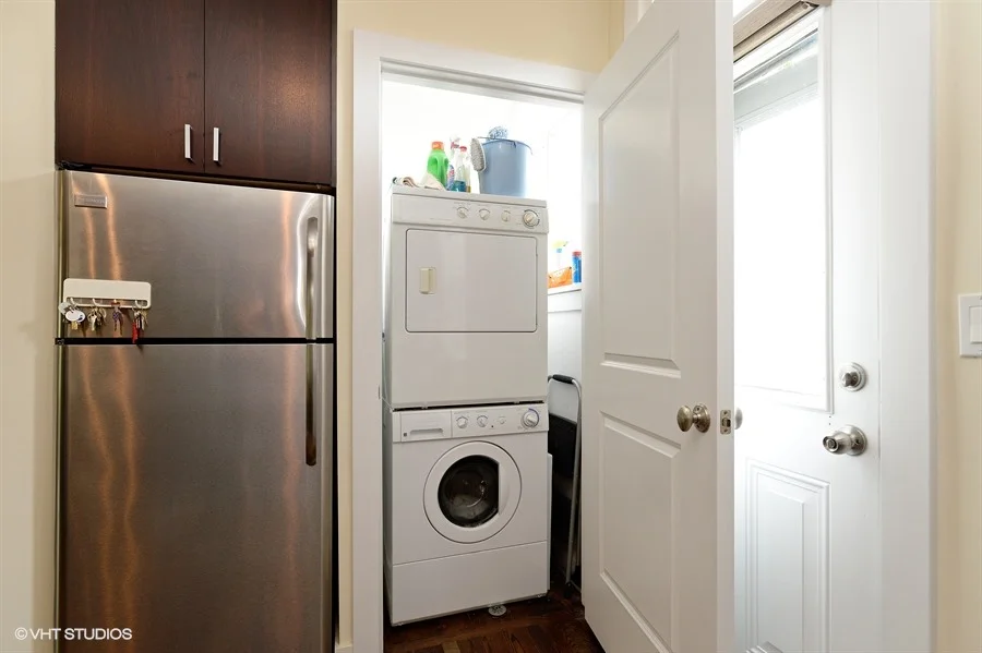 09_4443NorthLeavittSt_2S_44_LaundryRoom_LowRes.jpg