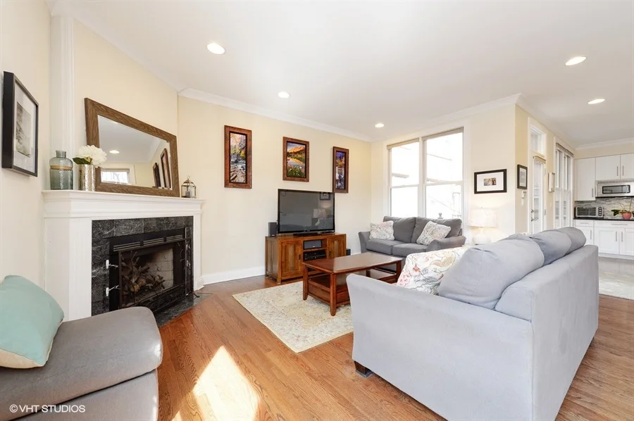 03_1954NorthSeminaryAve_C_165_LivingRoom_LowRes.jpg