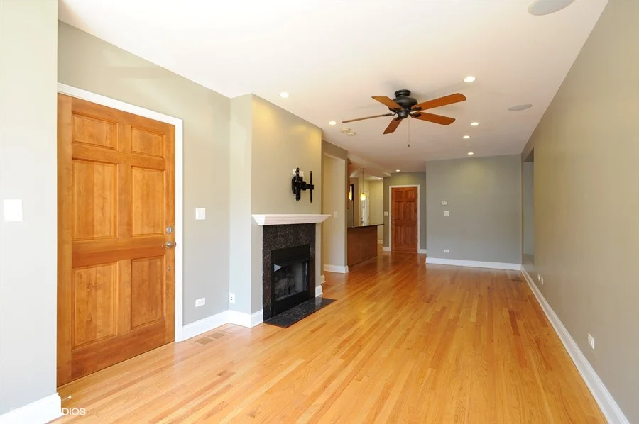 03_1640WestOhioSt_1F_165_LivingRoom_LowRes.jpg