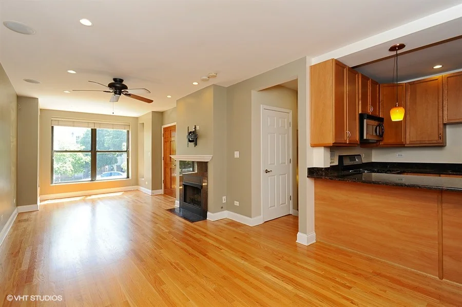 04_1640WestOhioSt_1F_10001_LivingRoom_LowRes.jpg