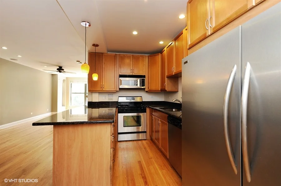 06_1640WestOhioSt_1F_177_Kitchen_LowRes.jpg