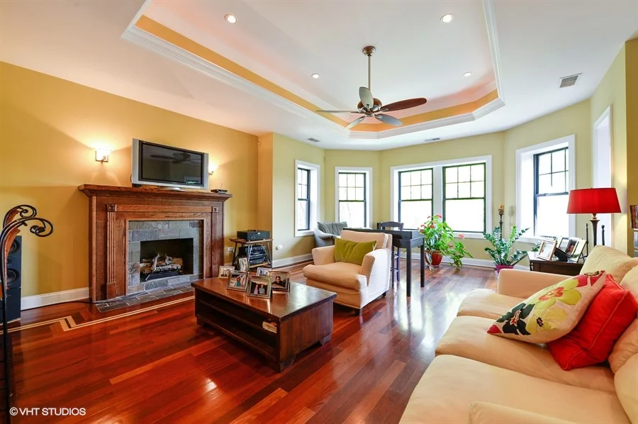 02_1427WestWarnerAve_3W_1_LivingRoom_LowRes.jpg
