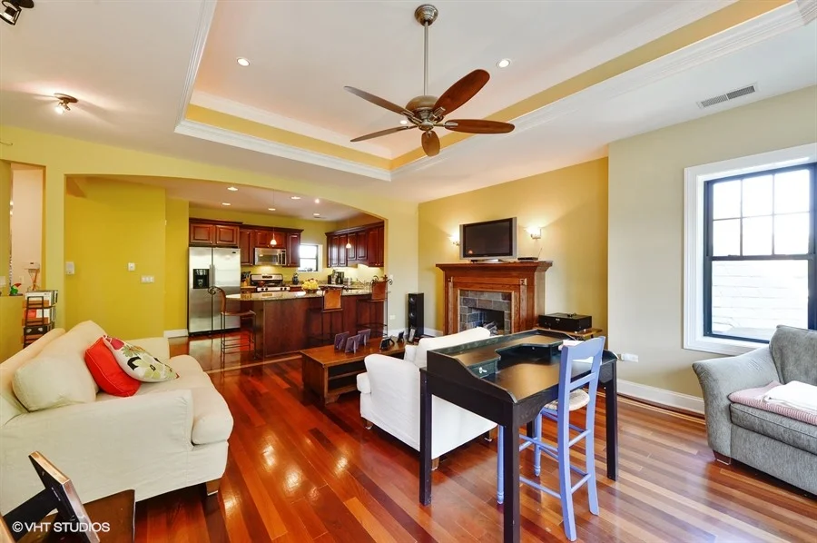 04_1427WestWarnerAve_3W_10001_LivingRoom_LowRes.jpg