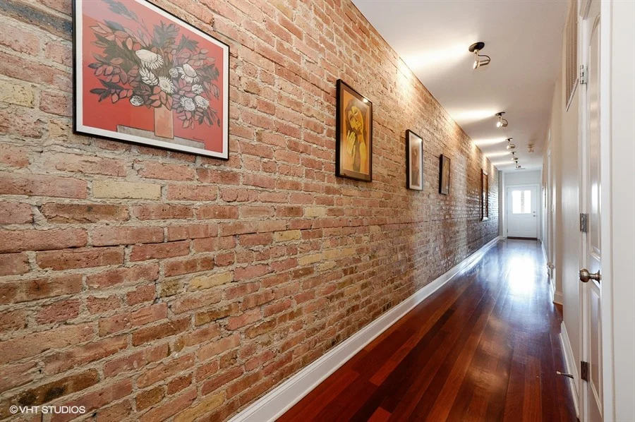 06_1427WestWarnerAve_3W_6_Hallway_LowRes.jpg
