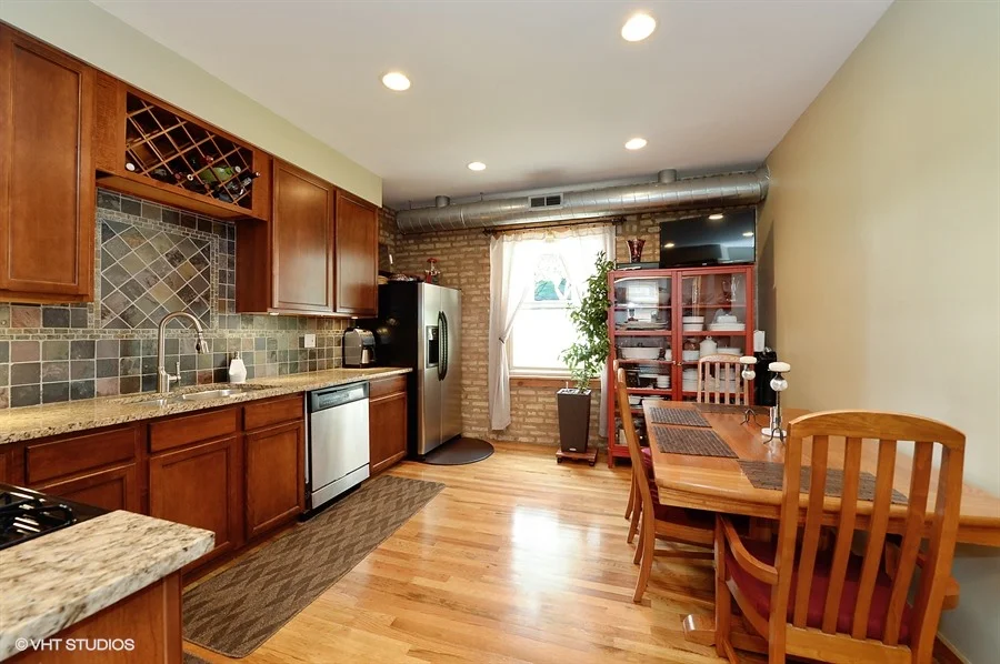 04_4104NMozartSt_Unit1W_5_Kitchen_LowRes.jpg