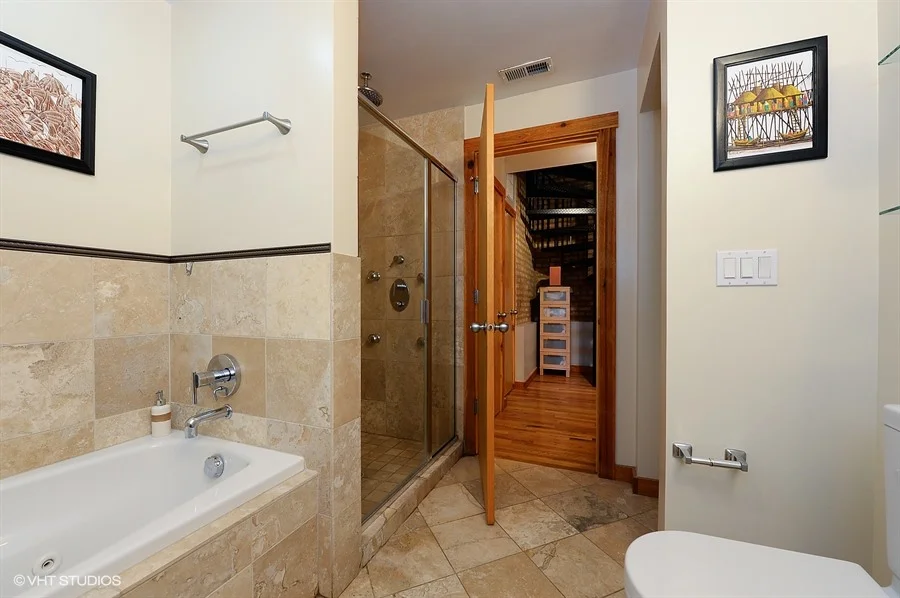 07_4104NMozartSt_Unit1W_13_MasterBathroom_LowRes.jpg