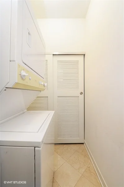 11_3756WestLelandAve_2N_44_LaundryRoom_LowRes.jpg