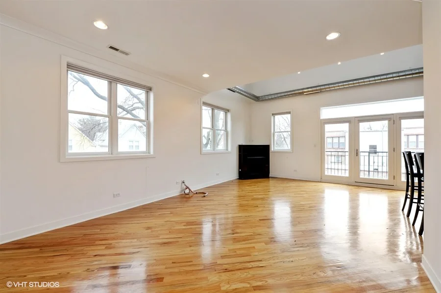 04_3756WestLelandAve_2N_10001_LivingRoom_LowRes.jpg