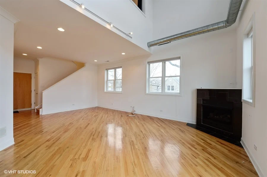 03_3756WestLelandAve_2N_165_LivingRoom_LowRes.jpg