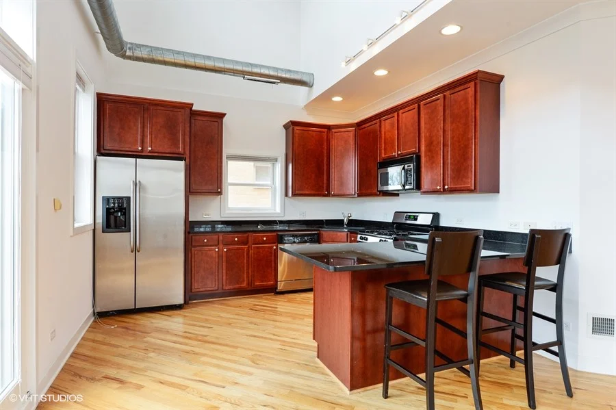 05_3756WestLelandAve_2N_5_Kitchen_LowRes.jpg