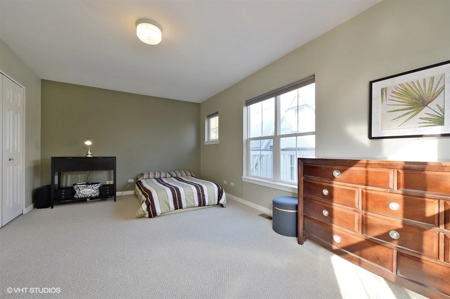 08_4634SouthGreenwoodAve_1_153_2ndBedroom_LowRes.jpg