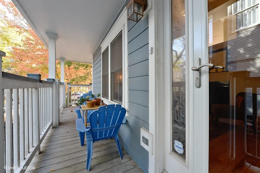 13_4634SouthGreenwoodAve_1_65_Porch_LowRes.jpg