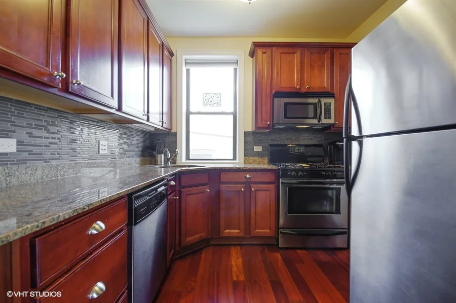 04_1610WestByronSt_3_5_Kitchen_LowRes.jpg