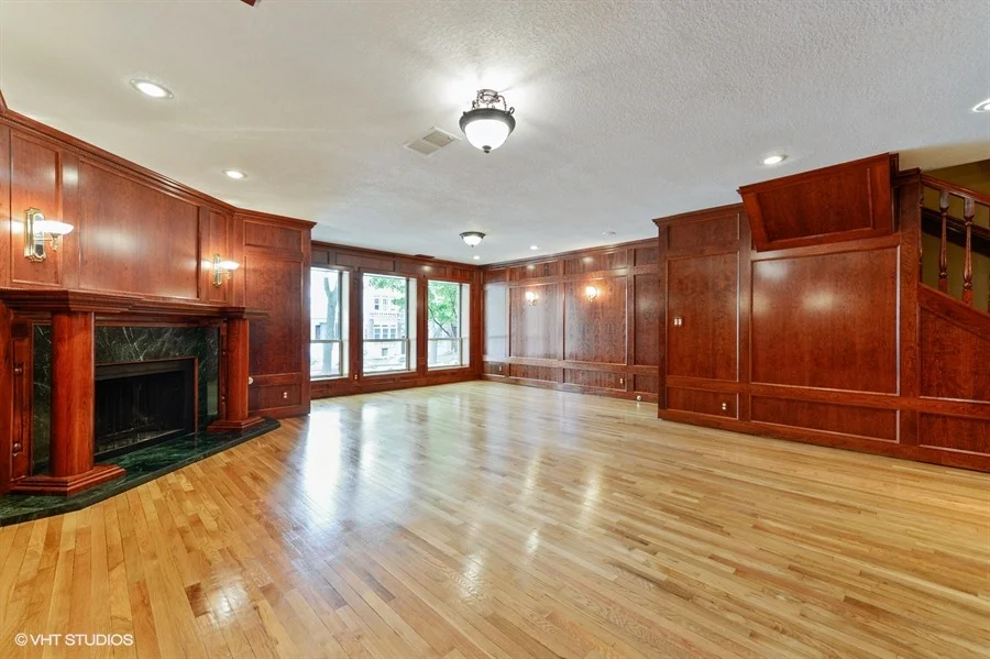 02_5400SouthHydeParkBlvd_C11_1_LivingRoom_LowRes.jpg