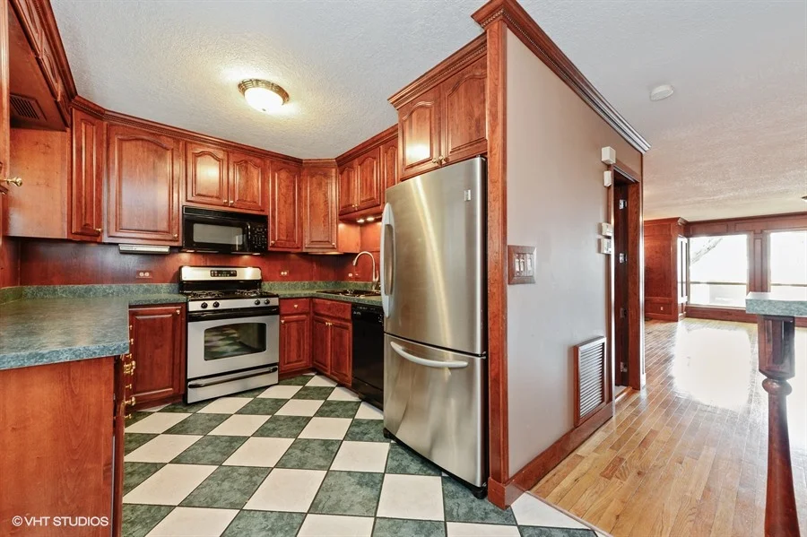 04_5400SouthHydeParkBlvd_C11_5_Kitchen_LowRes.jpg