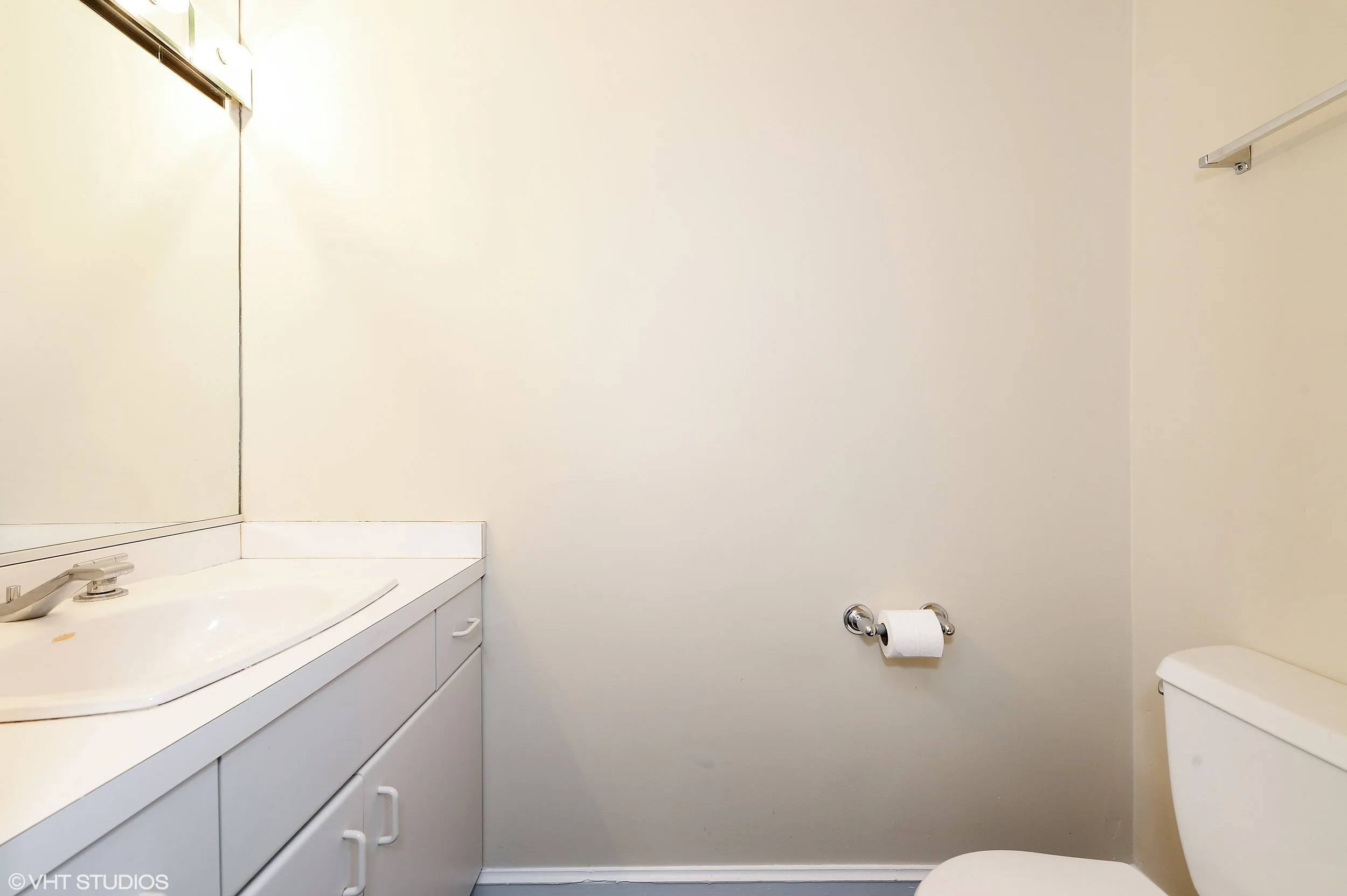 11_1469WestWinonaSt_2_7_HalfBath_HiRes.jpg