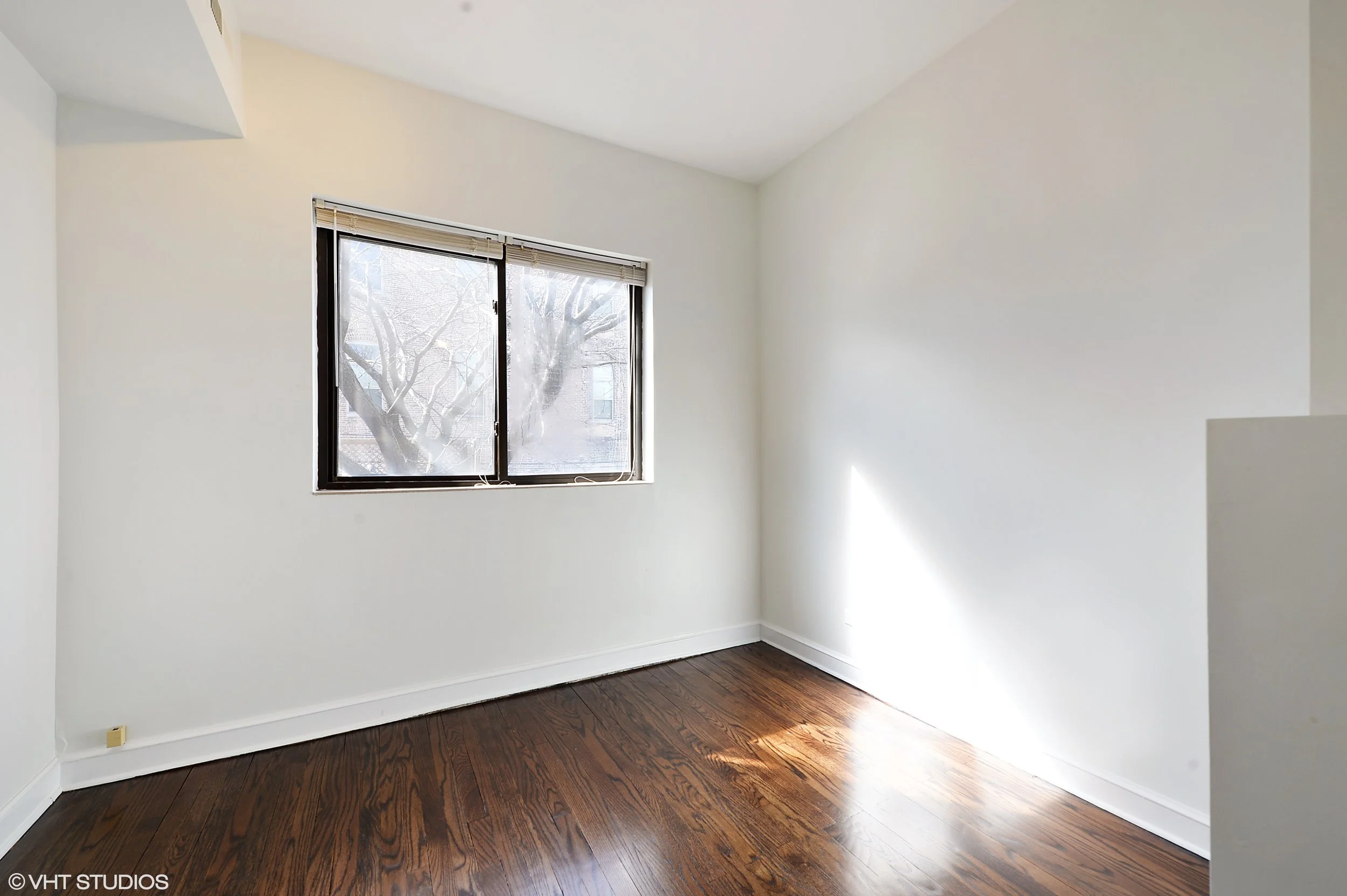 12_1469WestWinonaSt_2_97_SunRoom_HiRes.jpg