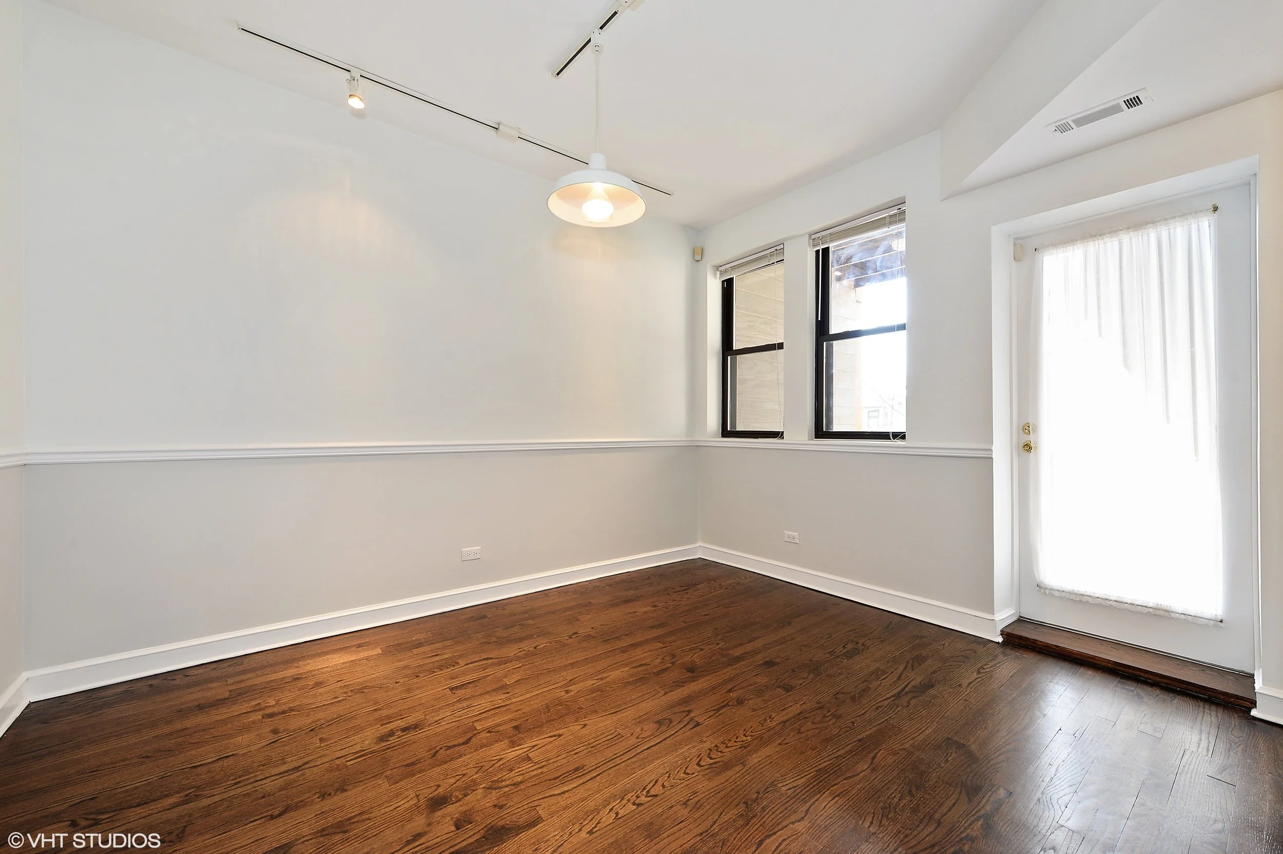 07_1469WestWinonaSt_2_2_DiningRoom_HiRes.jpg
