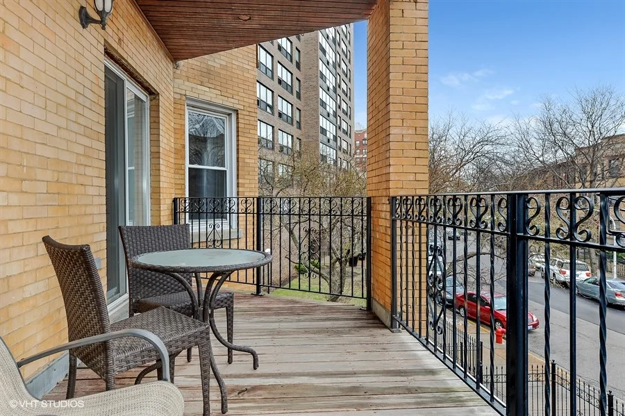 13_832WestBellePlaineAve_2E_66_Deck_LowRes.jpg