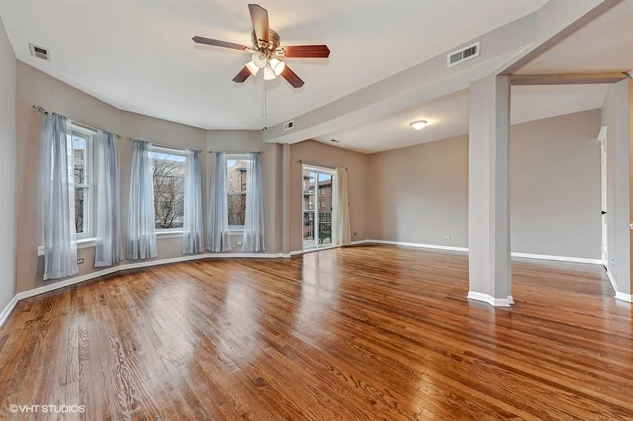 03_832WestBellePlaineAve_2E_1_LivingRoom_LowRes.jpg