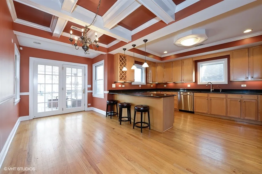 07_4049NorthOakleyAve_2_92_KitchenDiningRoom_LowRes.jpg