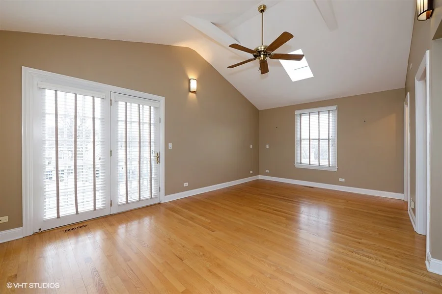 10_4049NorthOakleyAve_2_14_MasterBedroom_LowRes.jpg