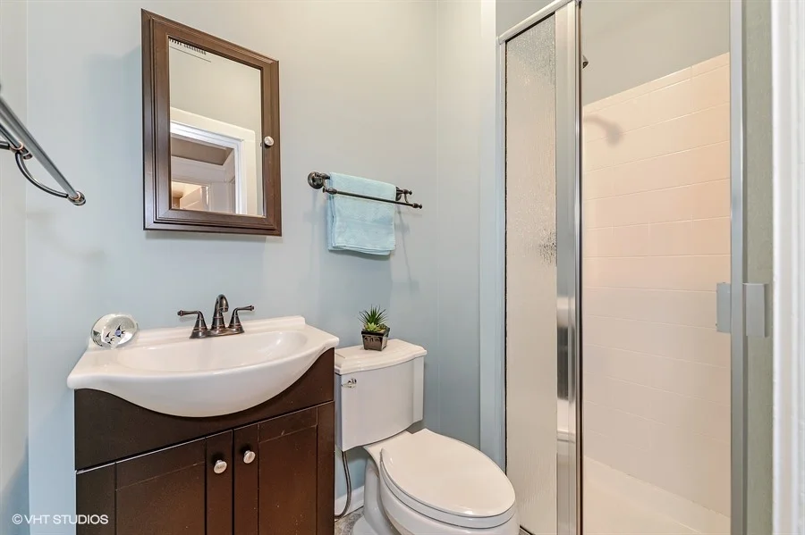 11_832WestBellePlaineAve_2E_9_2ndBathroom_LowRes.jpg