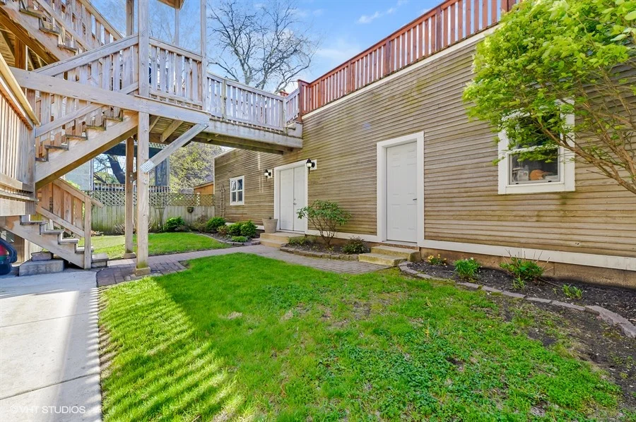 14_2730NorthRacineAve_1N_26_BackYard_LowRes.jpg