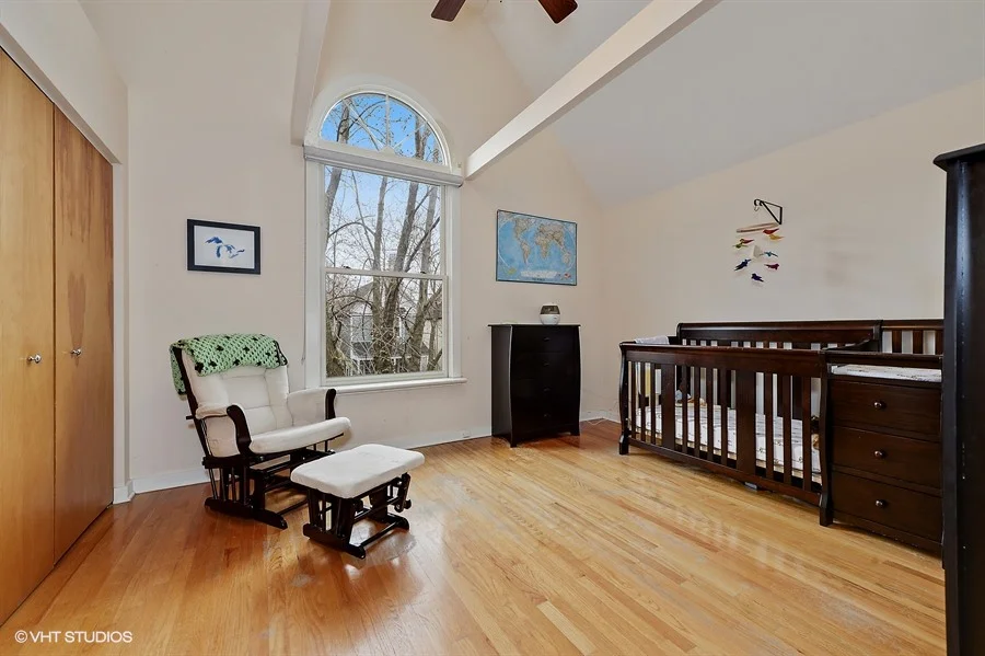 09_4721SouthWoodlawnAve_C_153_2ndBedroom_LowRes.jpg