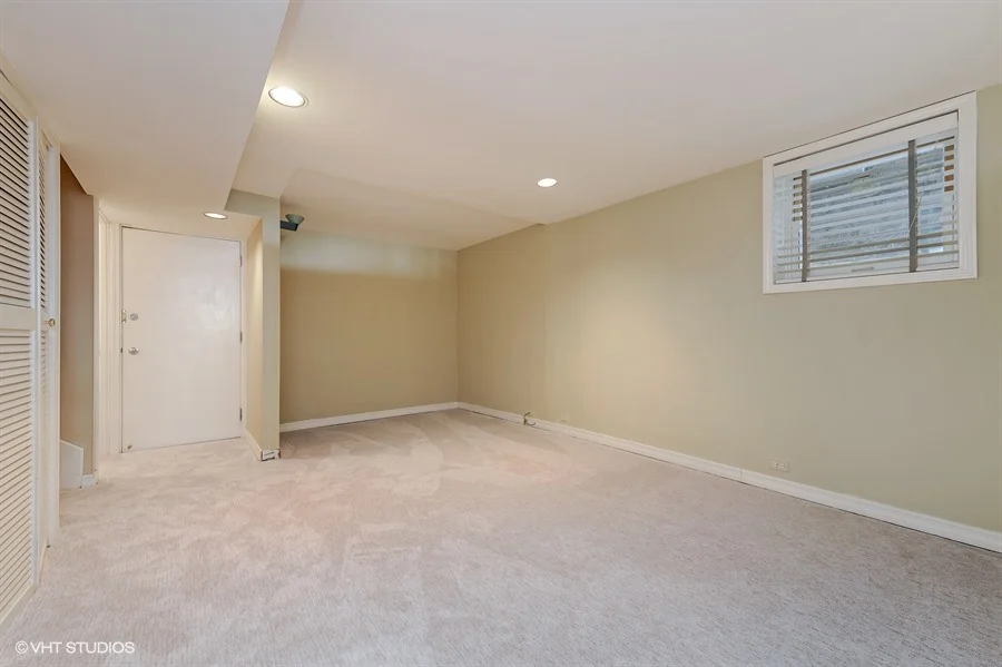 06_2730NorthRacineAve_1N_53_Den_LowRes.jpg