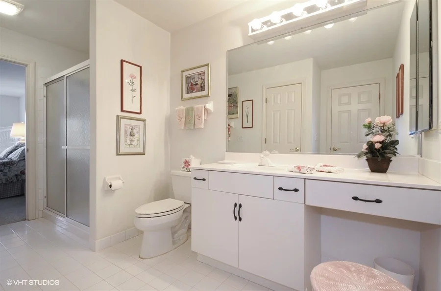 13_1816WestleighDr_8_Bathroom_LowRes.jpg