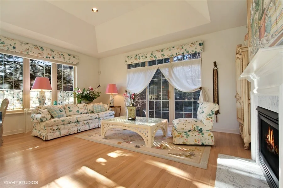 02_1816WestleighDr_1_LivingRoom_LowRes.jpg