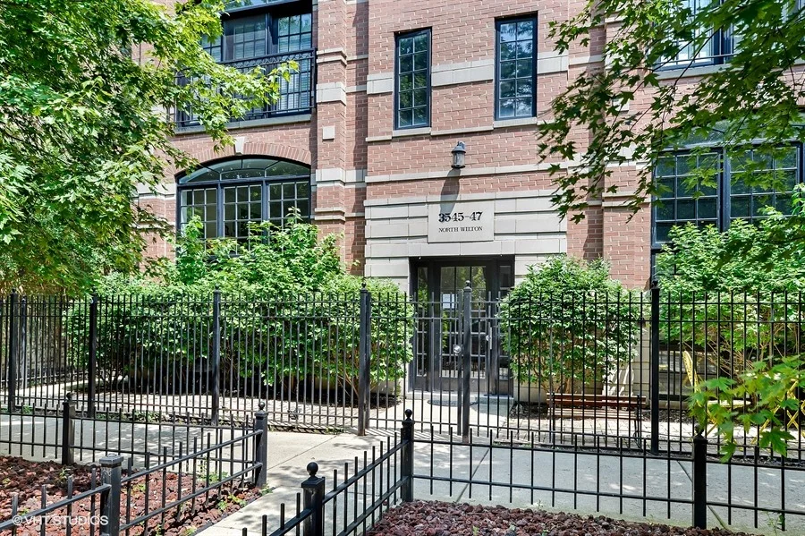 01_3545NorthWiltonAve_3N_57_FrontView_LowRes.jpg
