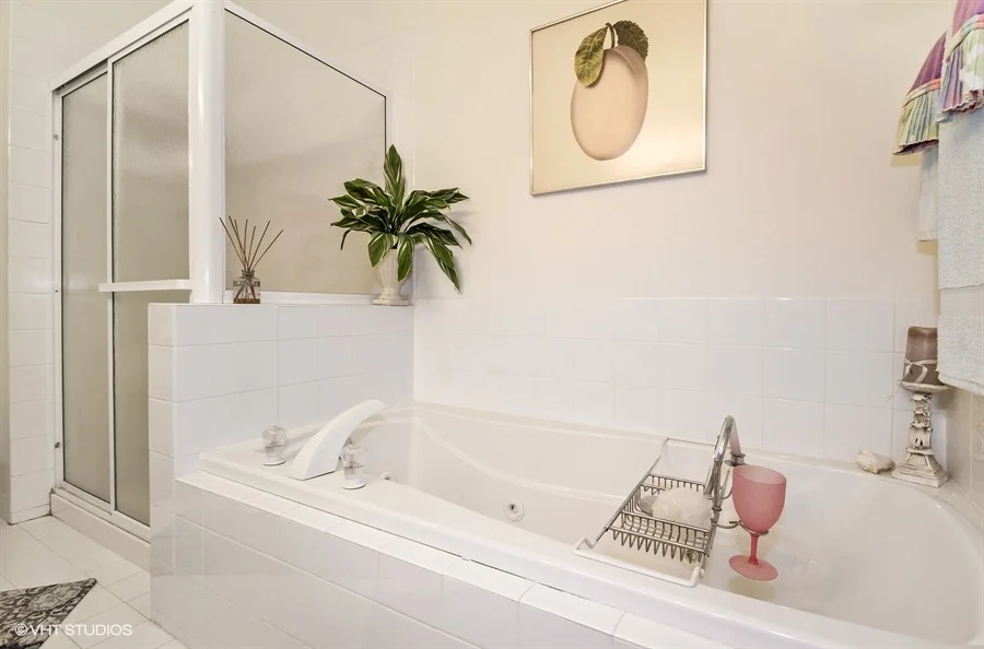 10_1816WestleighDr_168_MasterBathroom_LowRes.jpg