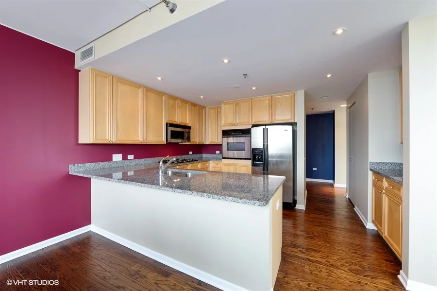 05_1515SouthPrairieAve_1314_5_Kitchen_LowRes.jpg