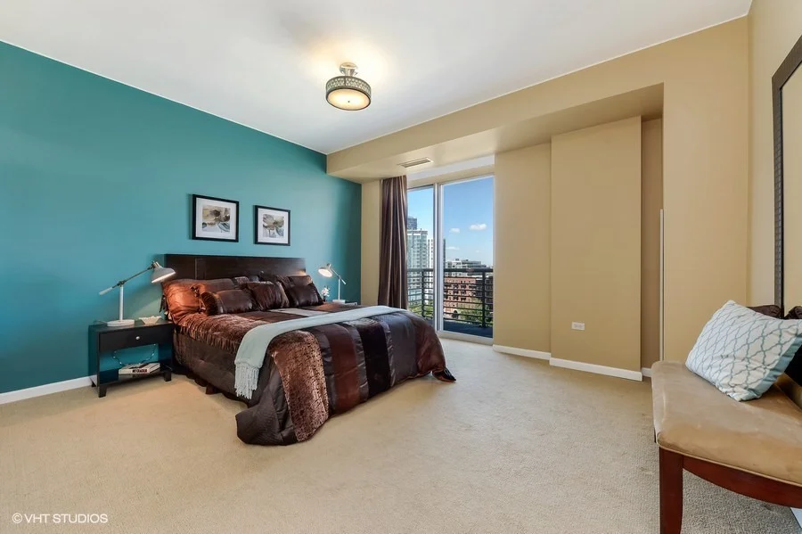 08_1515SouthPrairieAve_1314_14_MasterBedroom_LowRes.jpg