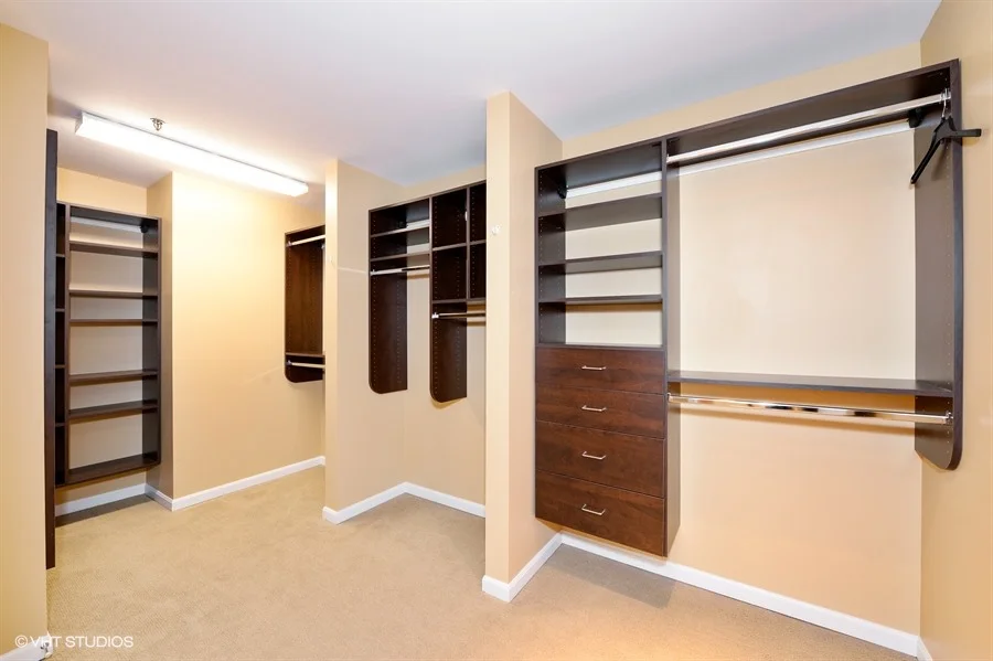 11_1515SouthPrairieAve_1314_45_MasterBedroomCloset_LowRes.jpg