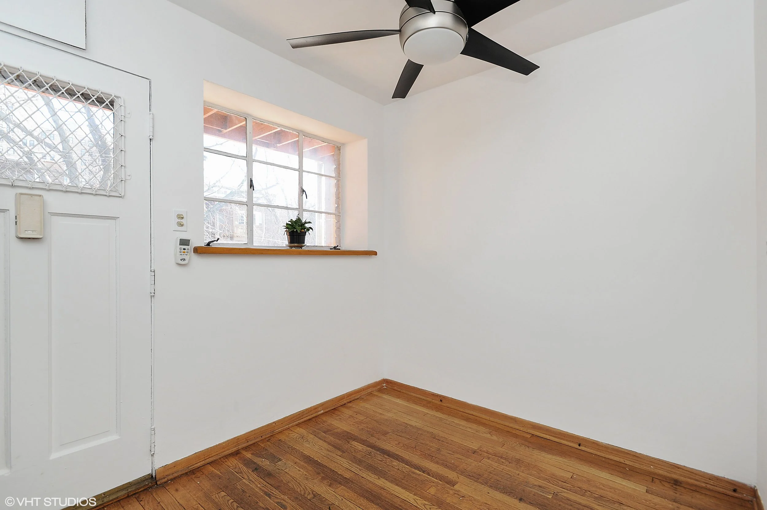 06_5465SouthHydeParkBlvd_2_191_KitchenBreakfastRoom_HiRes.jpg