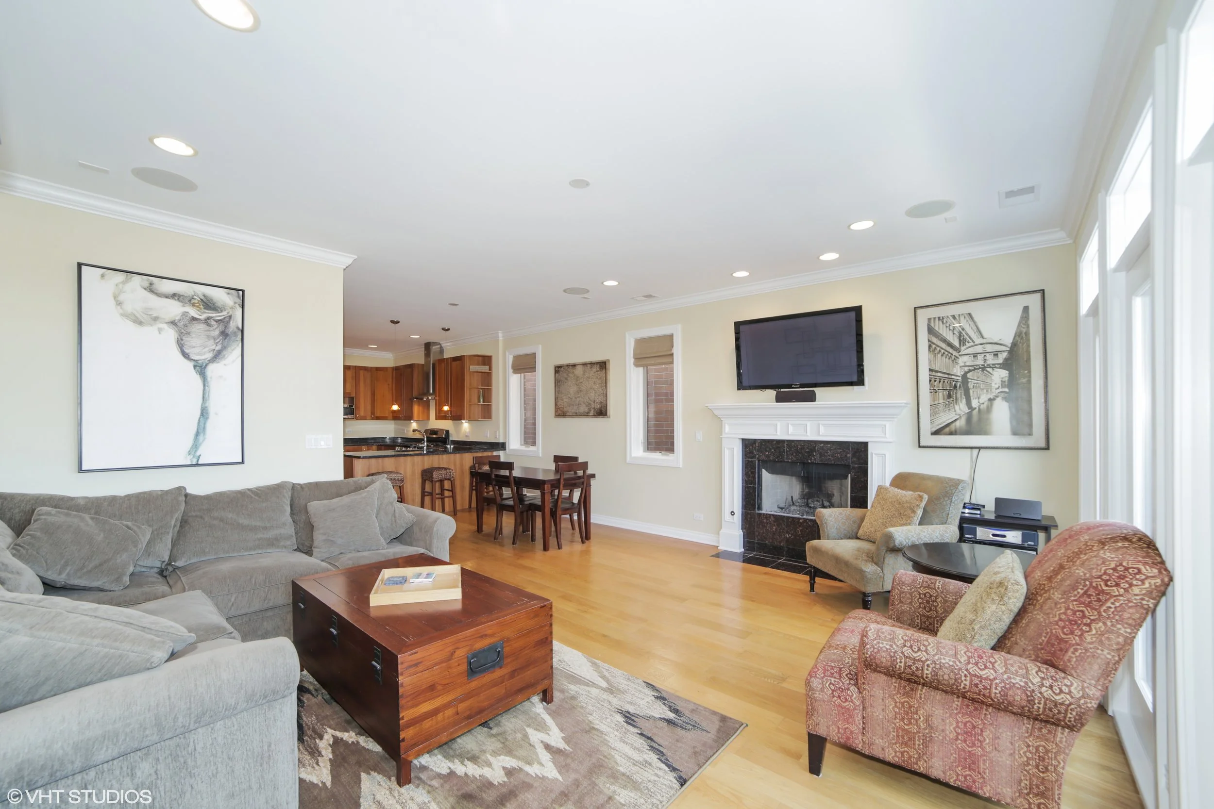 03_1031MonroeBlvd_4_165_LivingRoom_HiRes.jpg