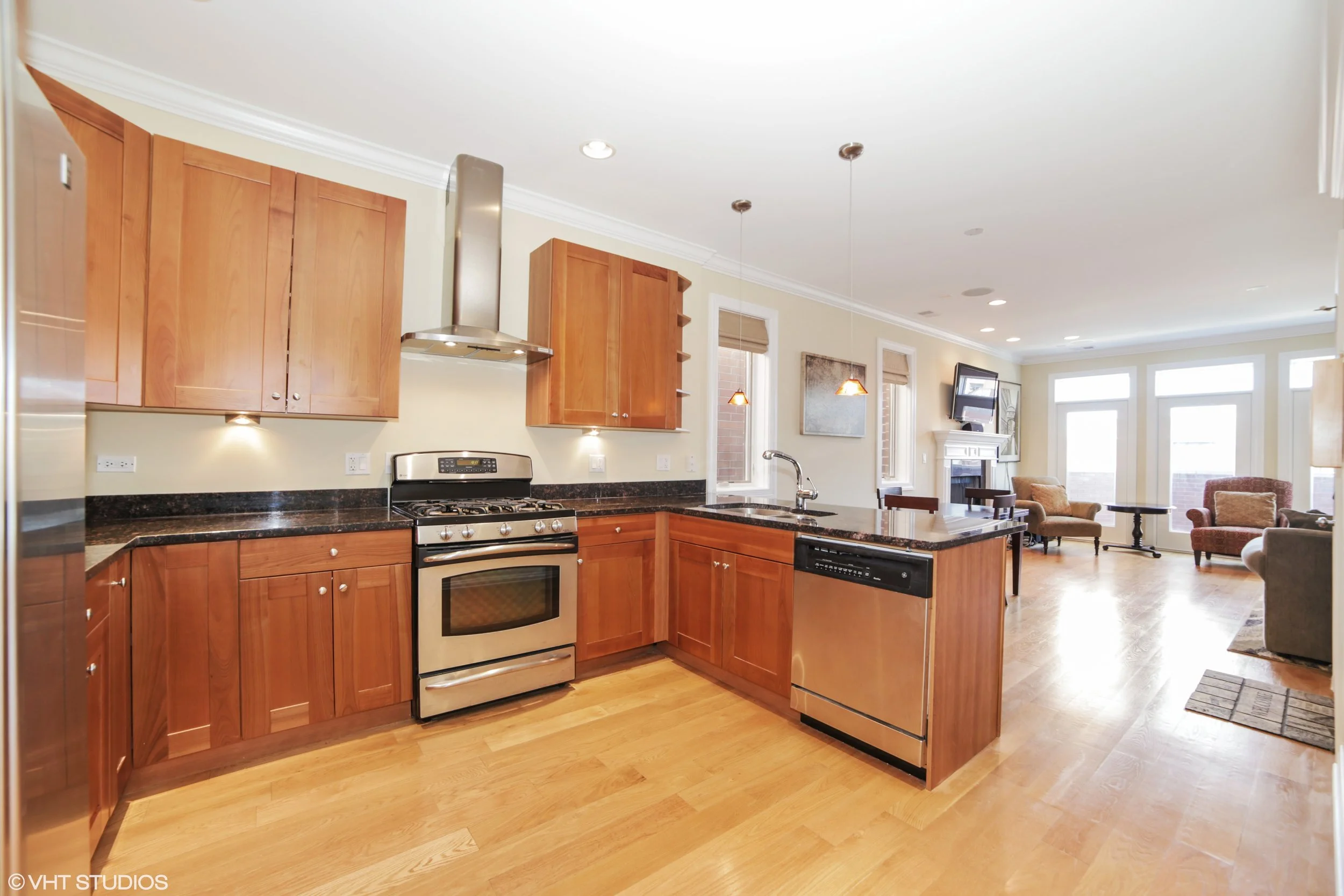 04_1031MonroeBlvd_4_5_Kitchen_HiRes.jpg