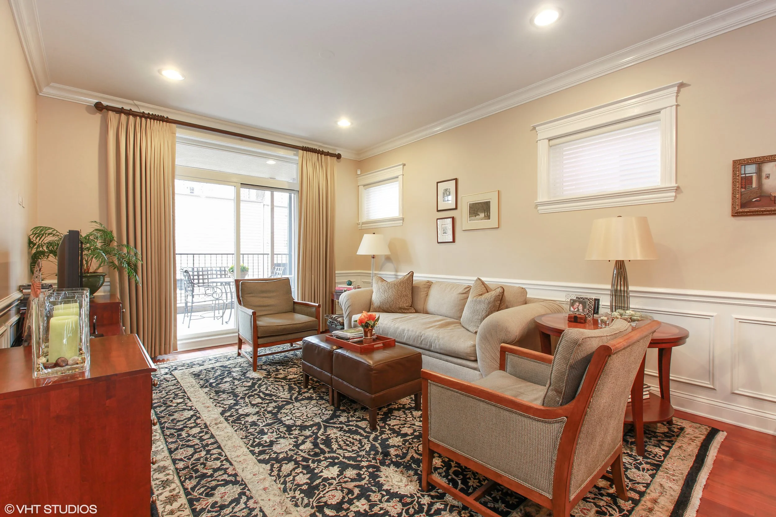 06_831WestGeorgeSt_1_3_FamilyRoom_HiRes.jpg
