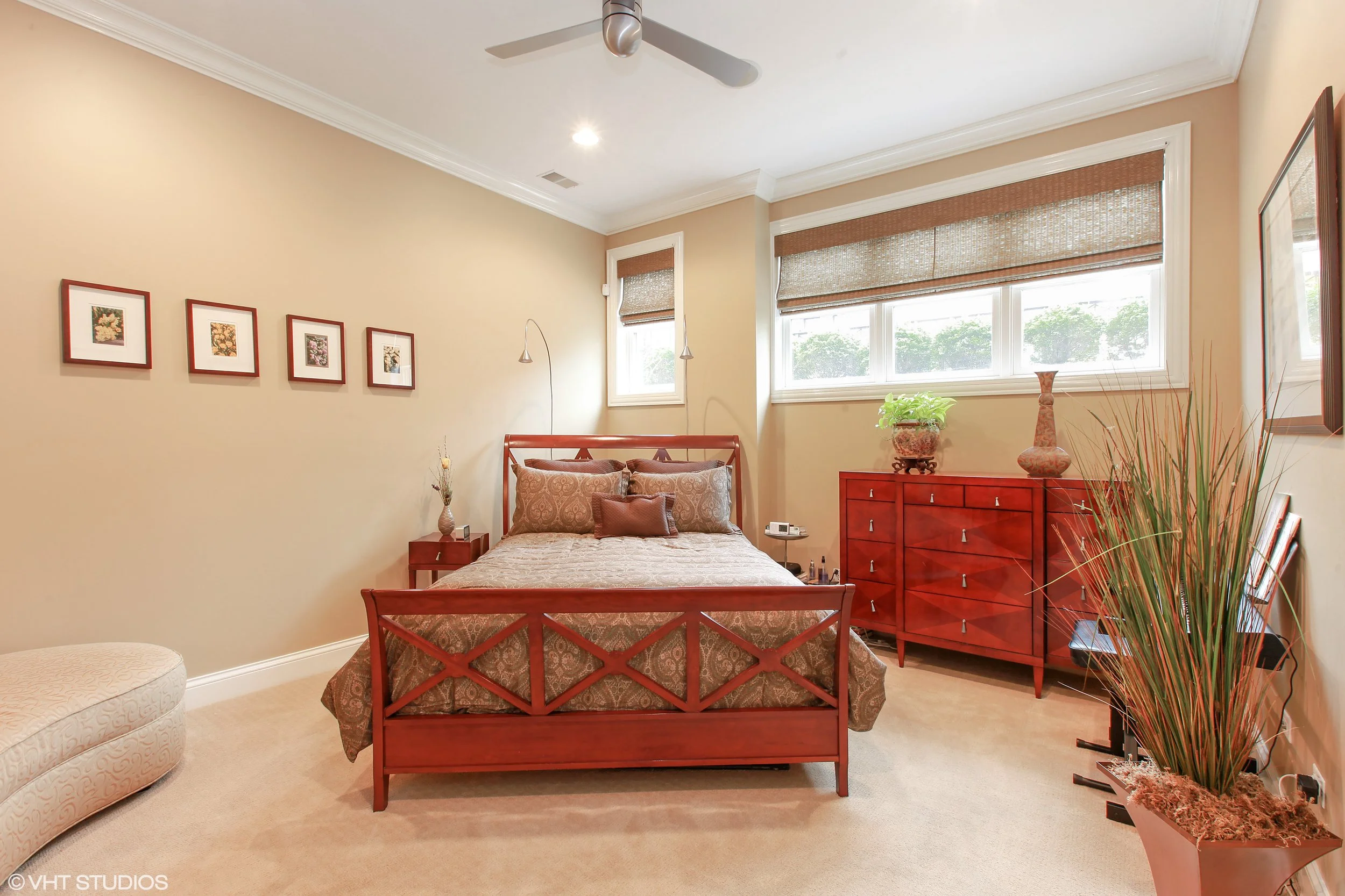 08_831WestGeorgeSt_1_14_MasterBedroom_HiRes.jpg