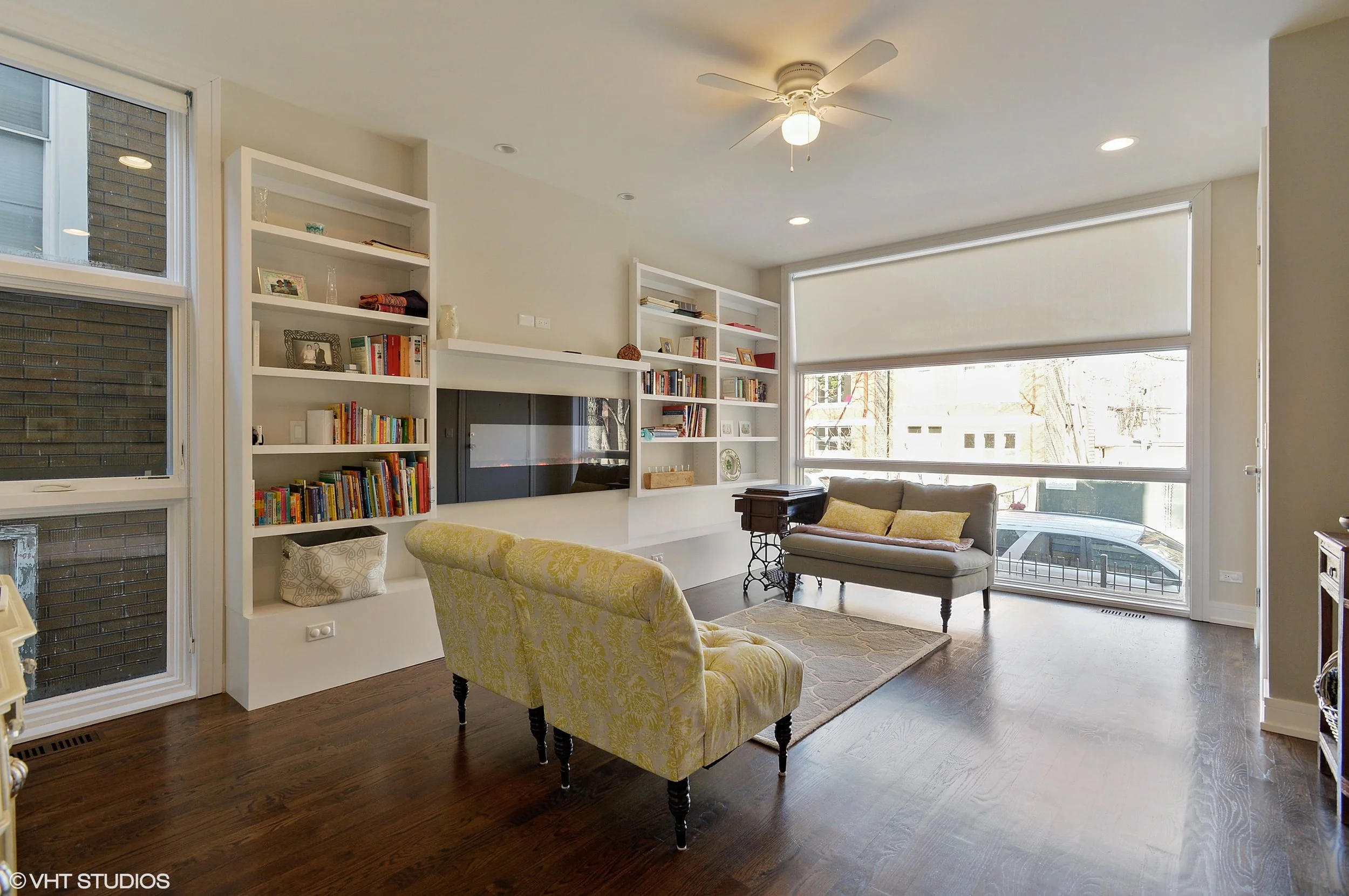 02_2227WestLyndaleSt_1_1_LivingRoom_HiRes.jpg