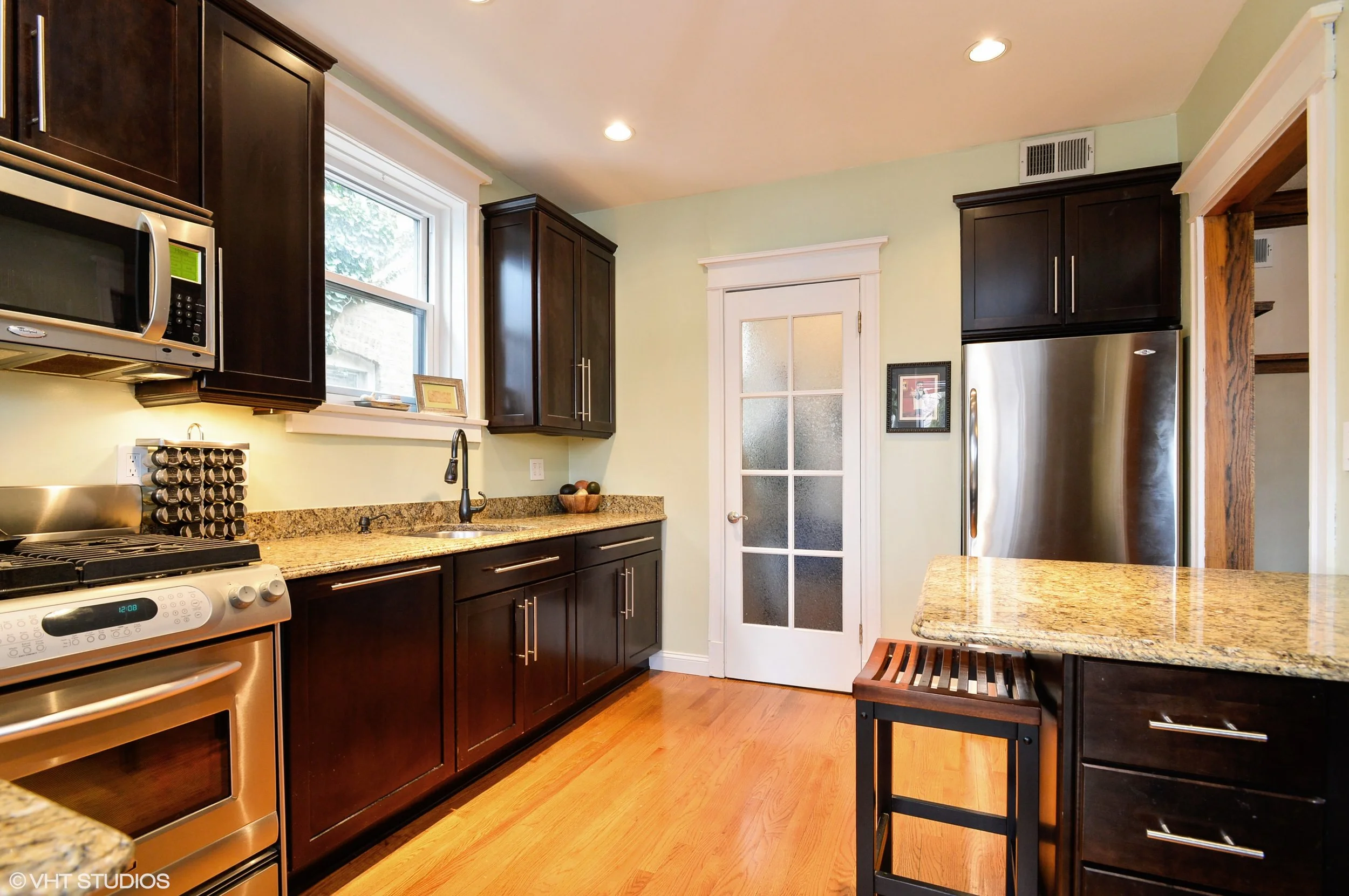 06_4751NorthMaldenSt_2S_5_Kitchen_HiRes.jpg