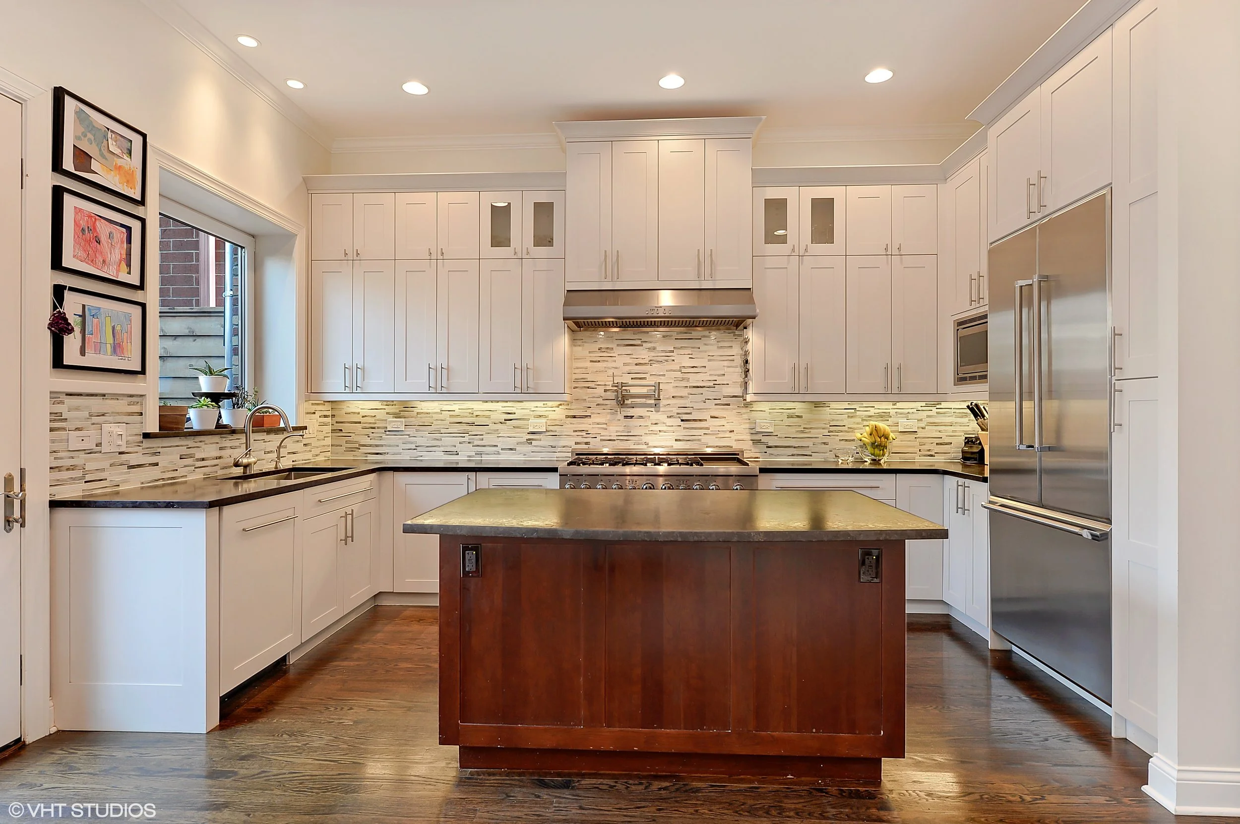 08_2047NorthSeminaryAve_5_Kitchen_HiRes.jpg
