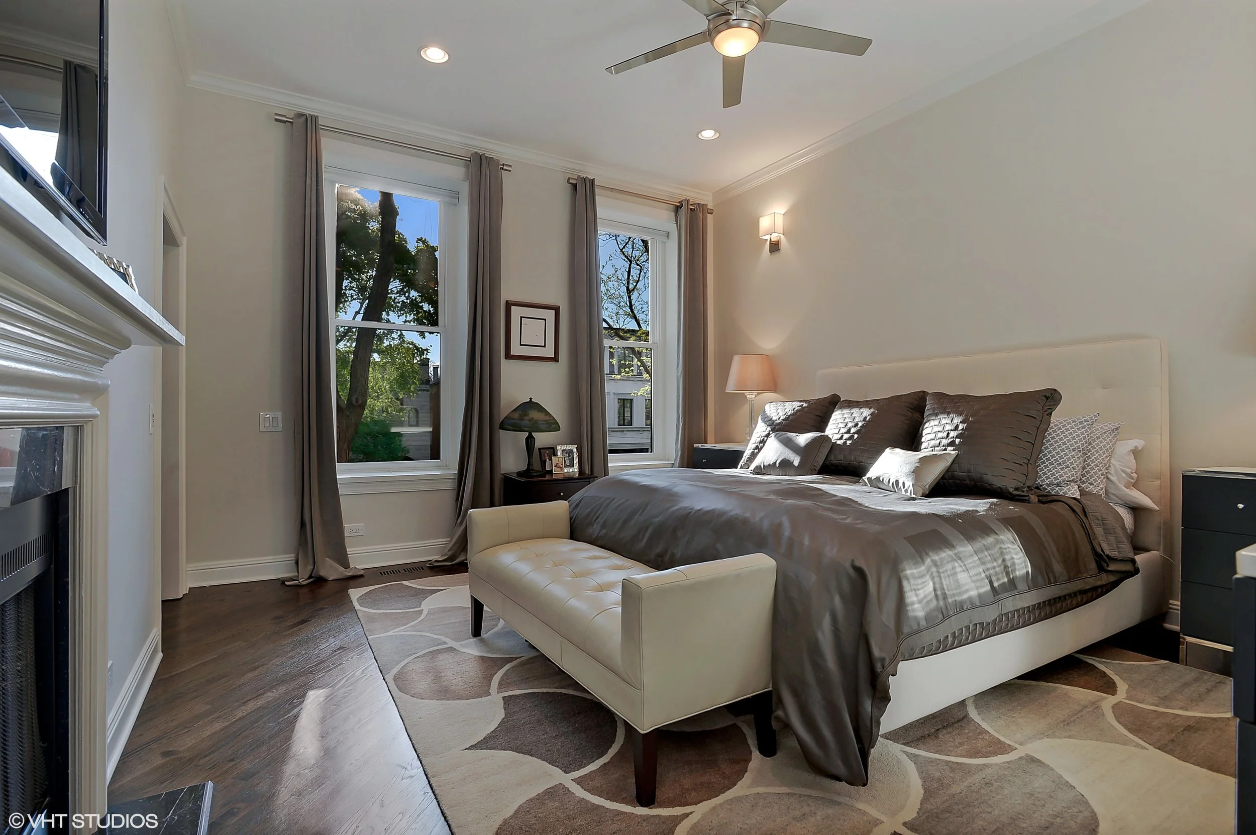 10_2047NorthSeminaryAve_178_MasterBedroom_HiRes.jpg