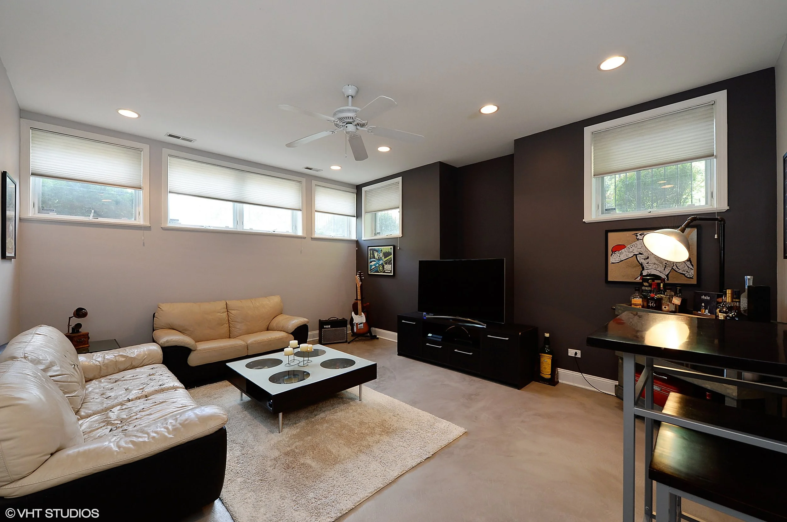 06_1901WestArmitageAve_1E_3_FamilyRoom_HiRes.jpg