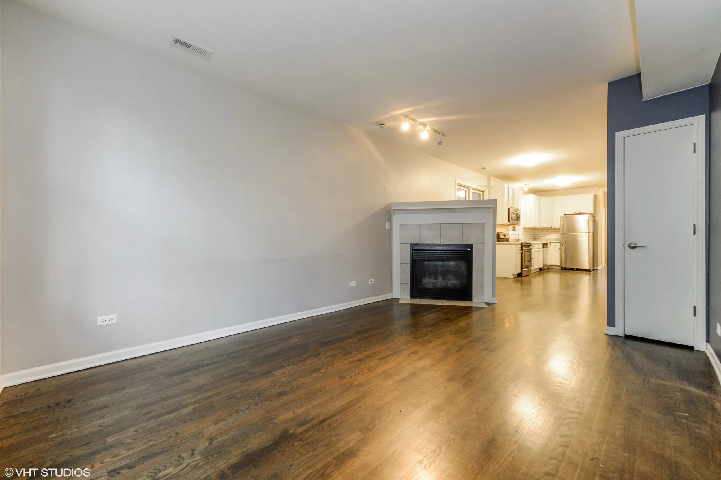 03_1444NorthCampbellAve_1_165_LivingRoom_HiRes.jpg