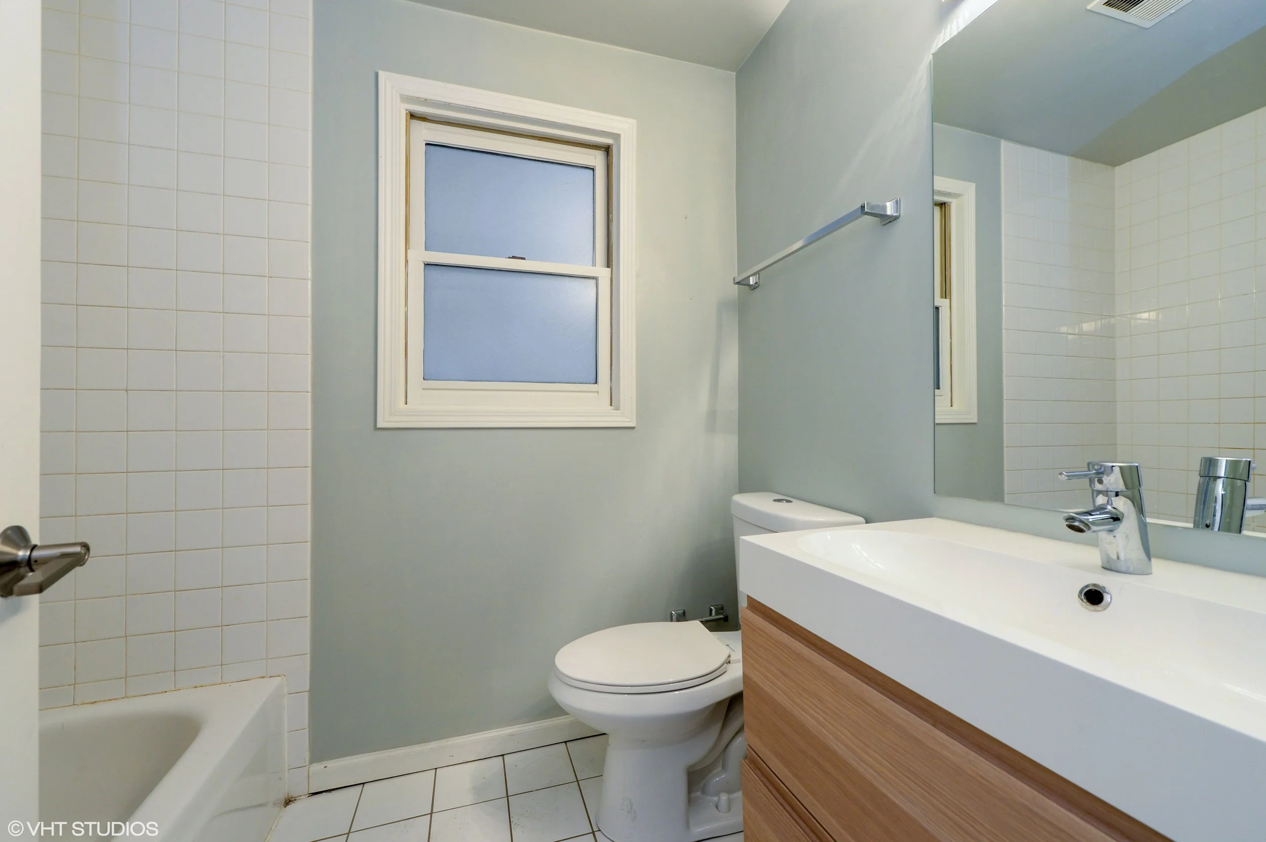 09_1444NorthCampbellAve_1_9_2ndBathroom_HiRes.jpg
